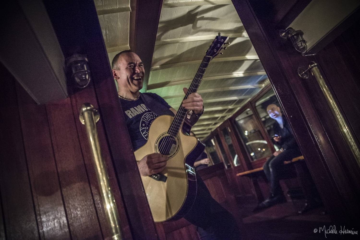 Circus Ponorka vzal svoje mašinky na loď 