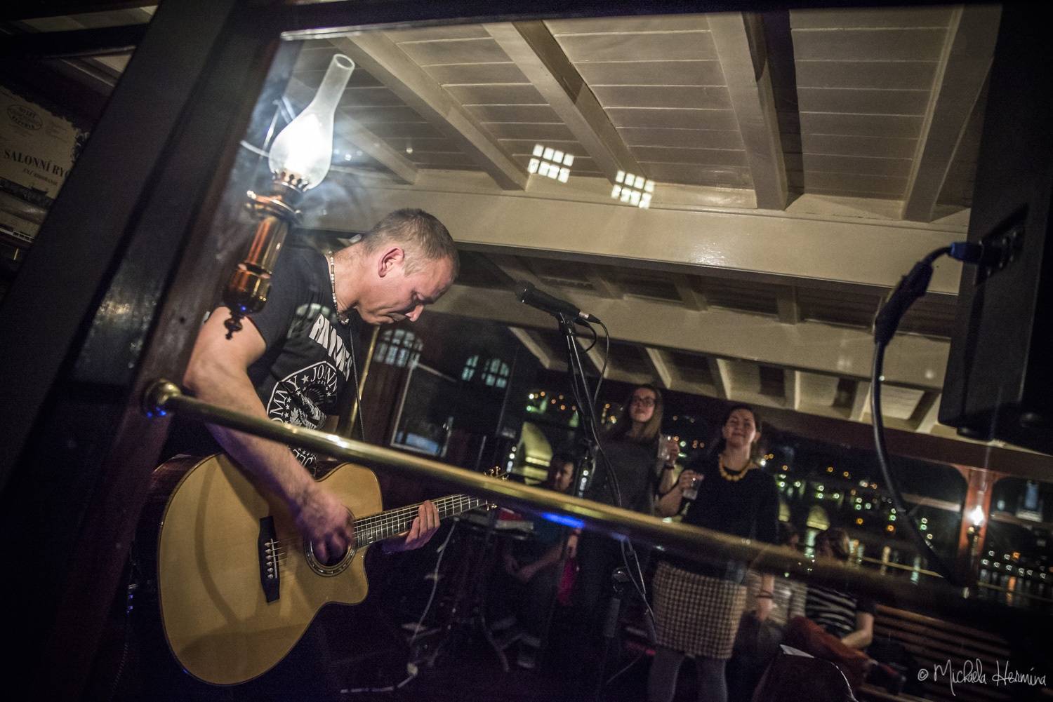 Circus Ponorka vzal svoje mašinky na loď 