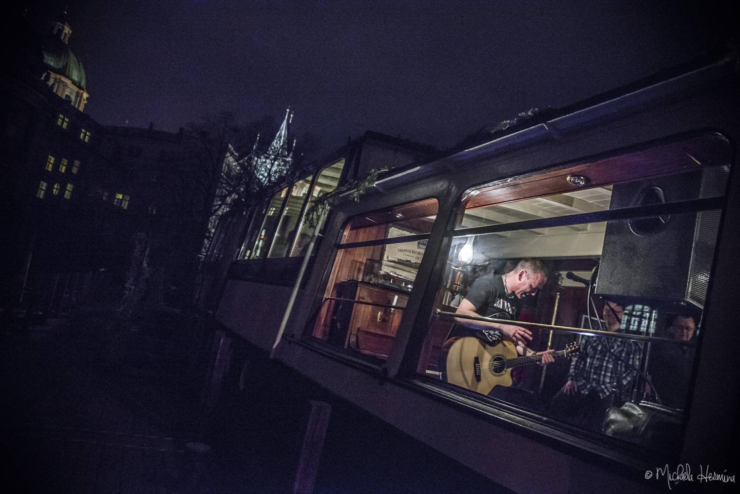 Circus Ponorka vzal svoje mašinky na loď 