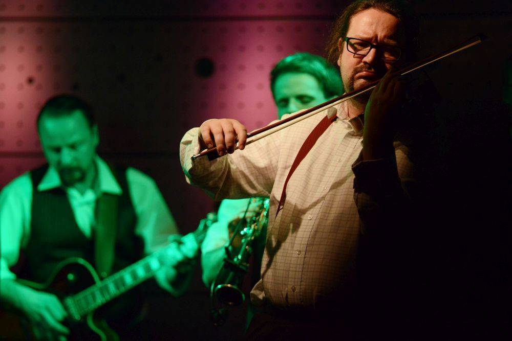 Mr. Elastik rozpoutal v Jazz Docku electroswingovou horečku