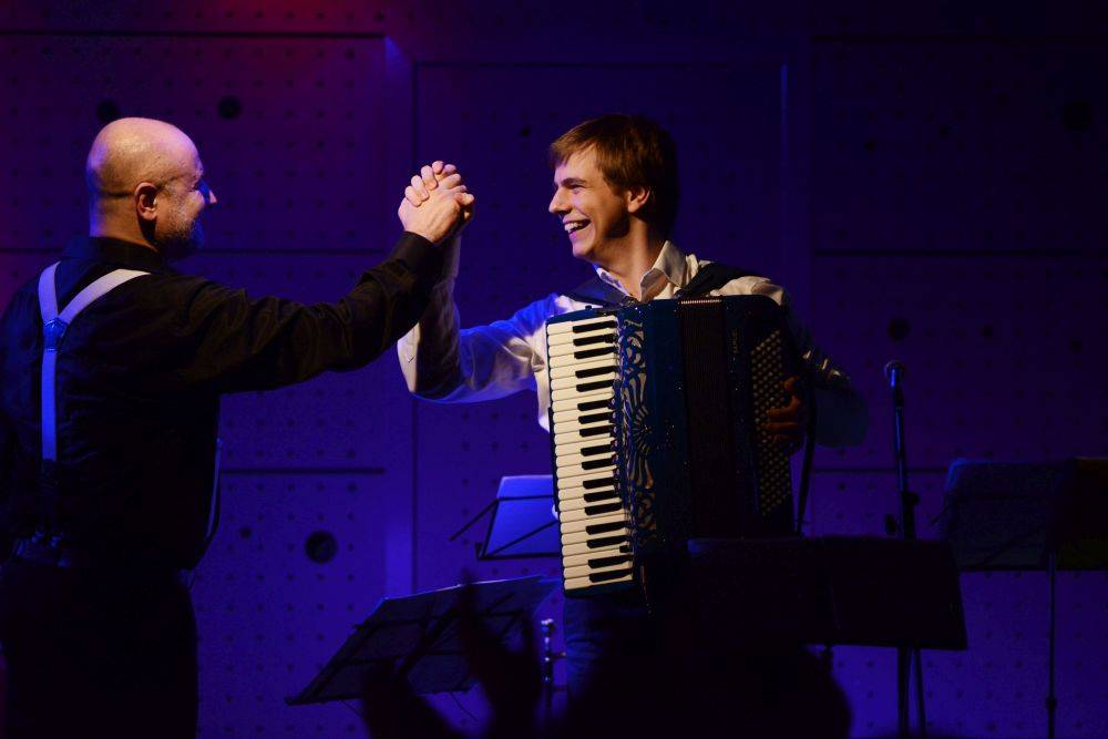 Mr. Elastik rozpoutal v Jazz Docku electroswingovou horečku