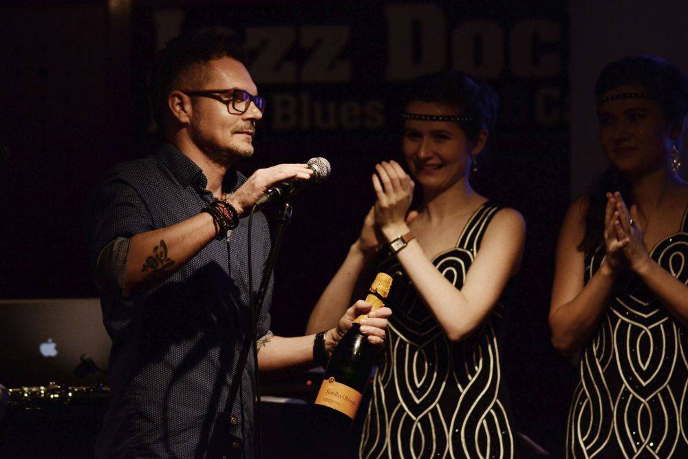 Mr. Elastik rozpoutal v Jazz Docku electroswingovou horečku