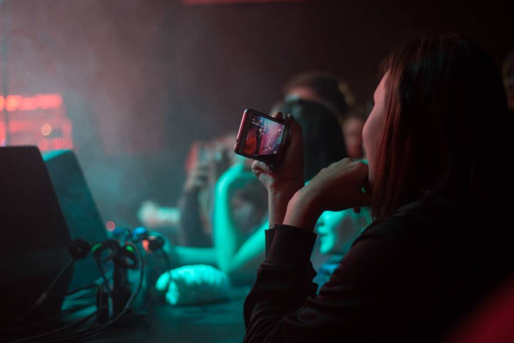 Sebastian v Brně odehrál koncert kompletně akusticky