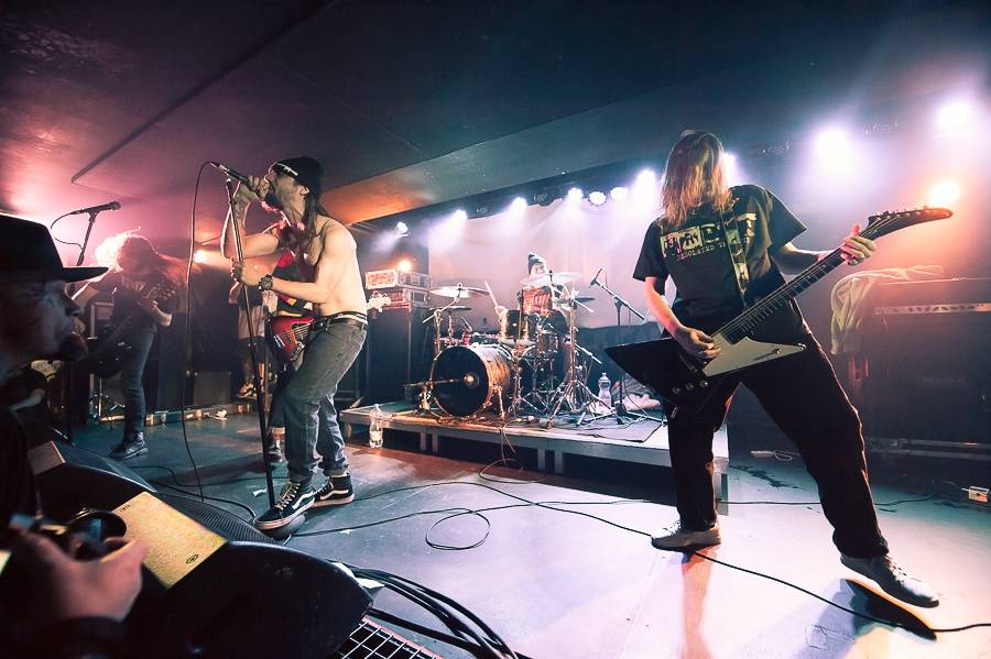 Surovost i skvělý zvuk doprovázaly koncert Lionheart v Rock Café