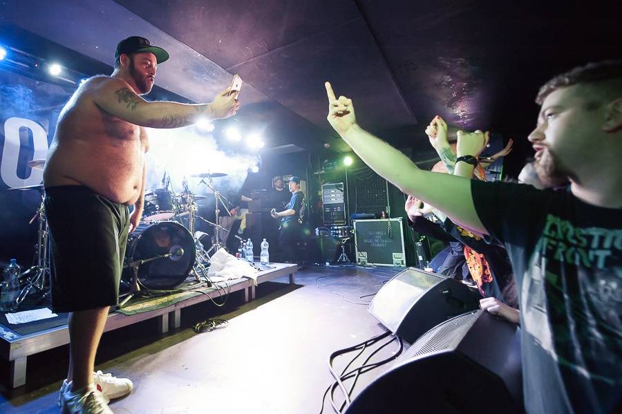 Surovost i skvělý zvuk doprovázaly koncert Lionheart v Rock Café