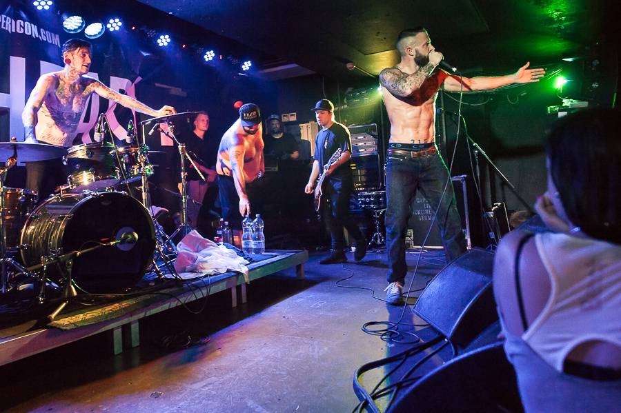 Surovost i skvělý zvuk doprovázaly koncert Lionheart v Rock Café