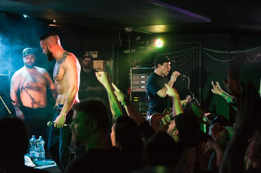 Surovost i skvělý zvuk doprovázaly koncert Lionheart v Rock Café