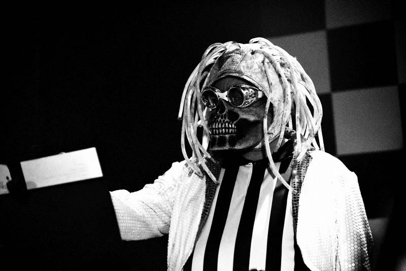 Maskovaní The Residents byli v Akropoli tajemní, šílení i teatrální