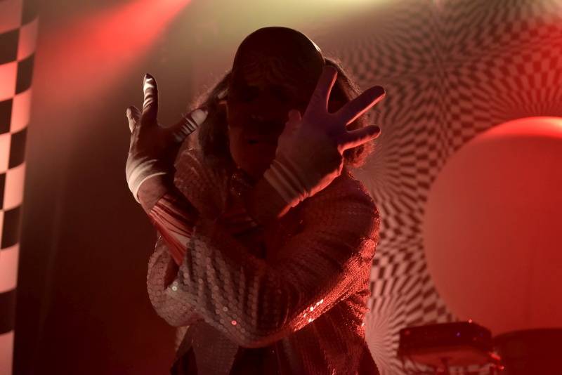 Maskovaní The Residents byli v Akropoli tajemní, šílení i teatrální