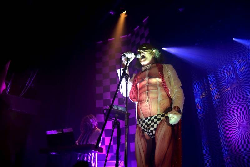 Maskovaní The Residents byli v Akropoli tajemní, šílení i teatrální