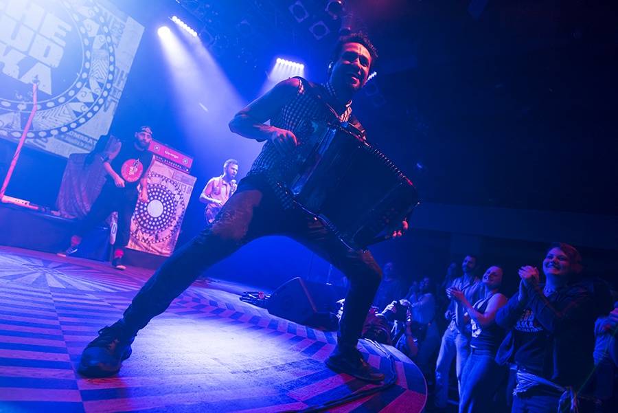 Che Sudaka v Lucerna Music Baru: radost, tanec a příval energie 