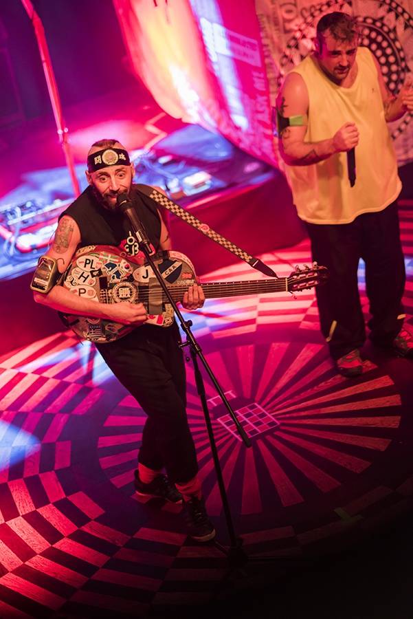 Che Sudaka v Lucerna Music Baru: radost, tanec a příval energie 