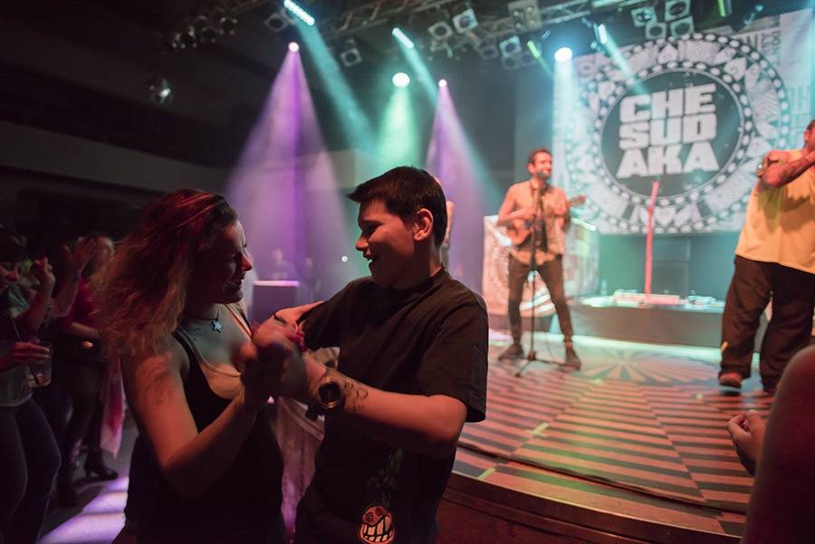 Che Sudaka v Lucerna Music Baru: radost, tanec a příval energie 