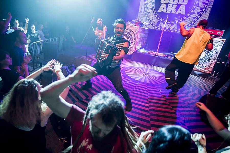 Che Sudaka v Lucerna Music Baru: radost, tanec a příval energie 