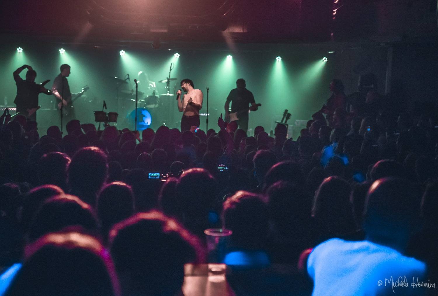 Praha vzpomínala na devadesátky: Alice strhla Retro Music Hall