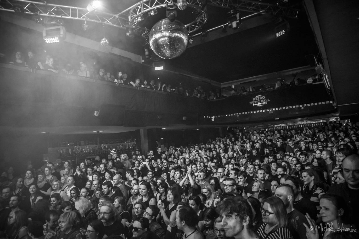 Praha vzpomínala na devadesátky: Alice strhla Retro Music Hall