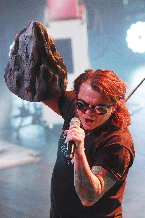 Stromboli byli v Brně v oslabení, Báru Basikovou a spol. doplnil Miloš Meier 