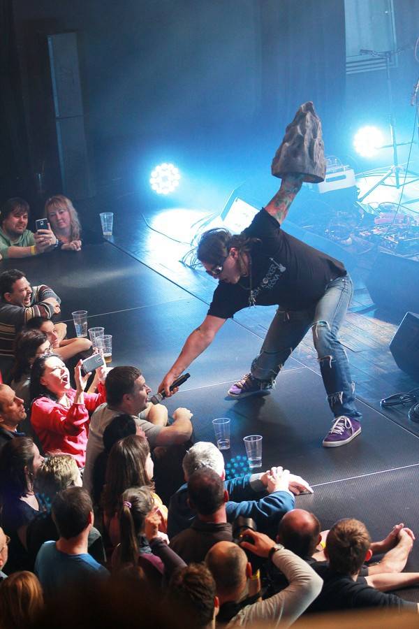 Stromboli byli v Brně v oslabení, Báru Basikovou a spol. doplnil Miloš Meier 