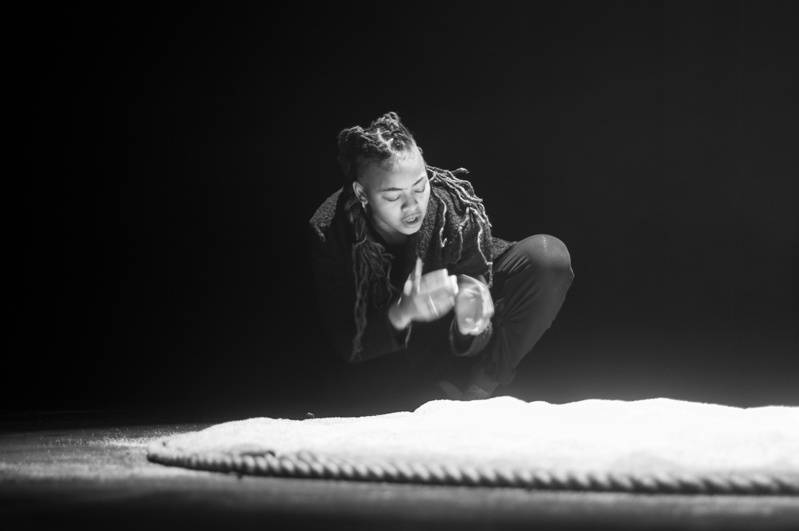 Prague New York Effects: Výborné spojení Lenky Dusilové a tanečnice Tendayi Kuumba zakončilo Spectaculare