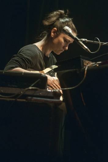 Prague New York Effects: Výborné spojení Lenky Dusilové a tanečnice Tendayi Kuumba zakončilo Spectaculare