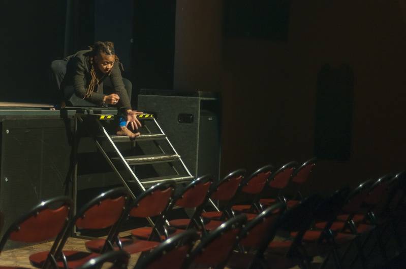 Prague New York Effects: Výborné spojení Lenky Dusilové a tanečnice Tendayi Kuumba zakončilo Spectaculare