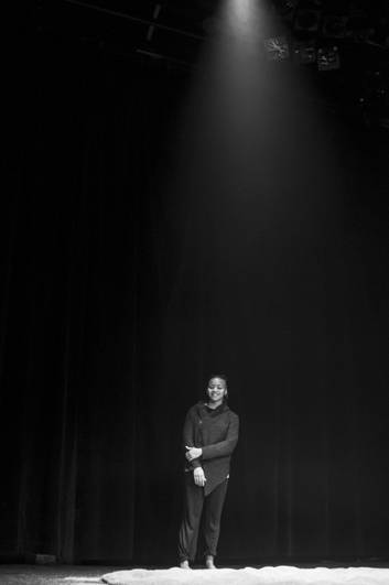 Prague New York Effects: Výborné spojení Lenky Dusilové a tanečnice Tendayi Kuumba zakončilo Spectaculare