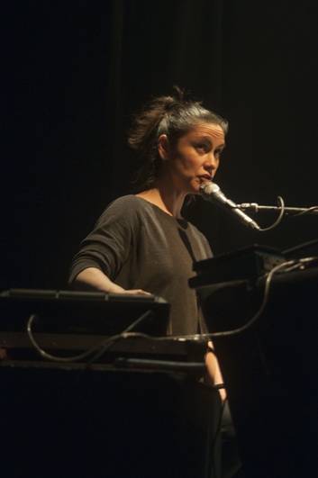 Prague New York Effects: Výborné spojení Lenky Dusilové a tanečnice Tendayi Kuumba zakončilo Spectaculare