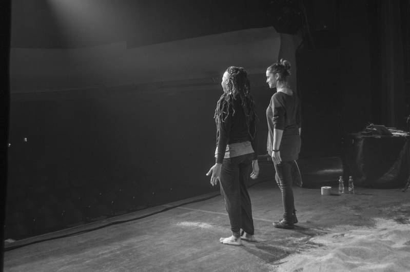 Prague New York Effects: Výborné spojení Lenky Dusilové a tanečnice Tendayi Kuumba zakončilo Spectaculare