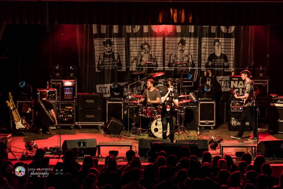 Rybičky 48 v Plzni - Kuba Ryba byl hlasově indisponován, i tak Plzeň nabili energií