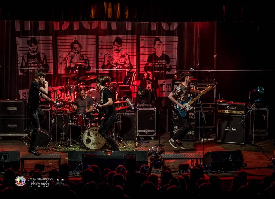 Rybičky 48 v Plzni - Kuba Ryba byl hlasově indisponován, i tak Plzeň nabili energií