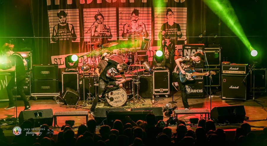 Rybičky 48 v Plzni - Kuba Ryba byl hlasově indisponován, i tak Plzeň nabili energií