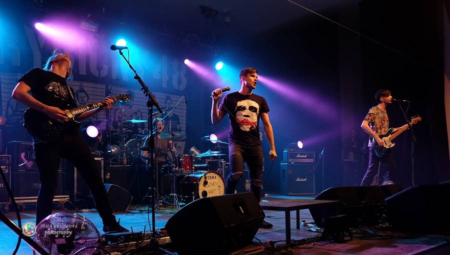 Rybičky 48 v Plzni - Kuba Ryba byl hlasově indisponován, i tak Plzeň nabili energií