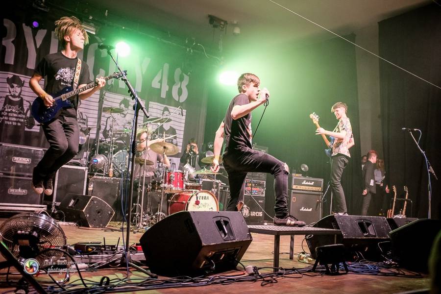 Rybičky 48 v Plzni - Kuba Ryba byl hlasově indisponován, i tak Plzeň nabili energií