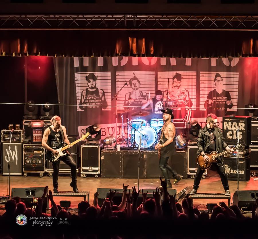 Rybičky 48 v Plzni - Kuba Ryba byl hlasově indisponován, i tak Plzeň nabili energií