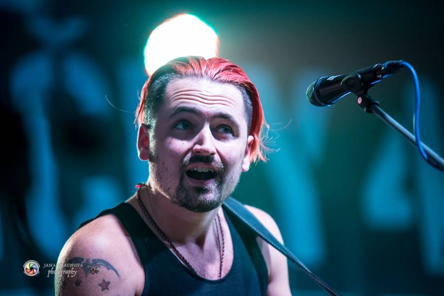 Rybičky 48 v Plzni - Kuba Ryba byl hlasově indisponován, i tak Plzeň nabili energií