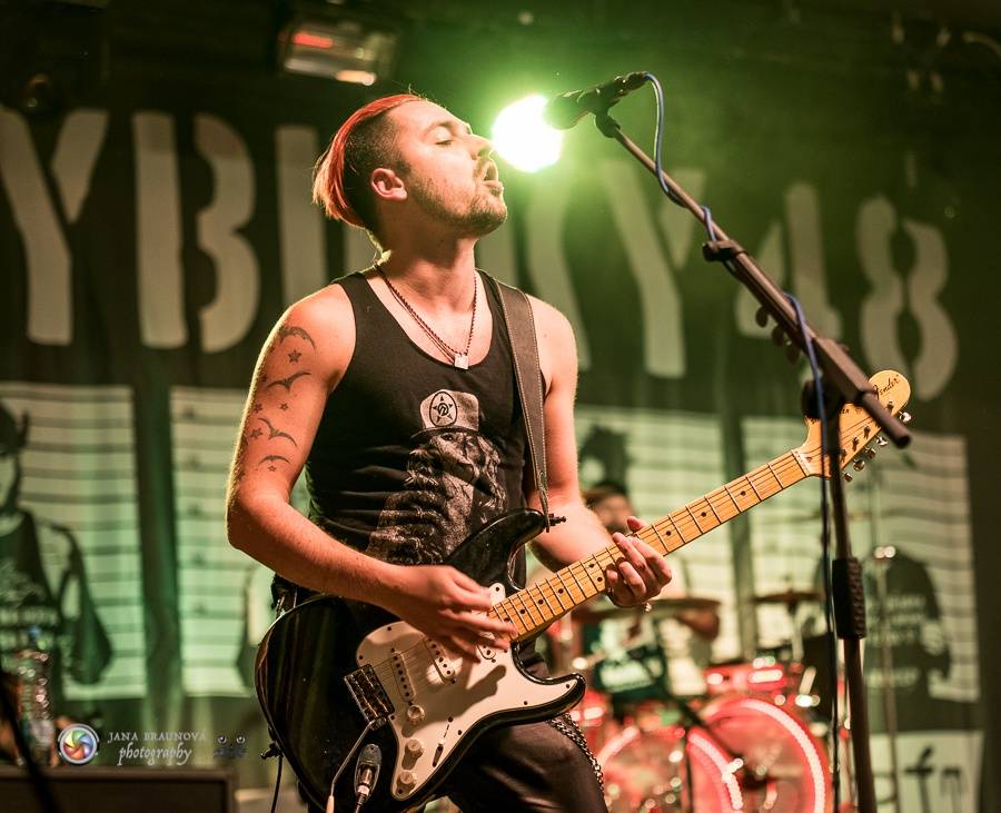 Rybičky 48 v Plzni - Kuba Ryba byl hlasově indisponován, i tak Plzeň nabili energií