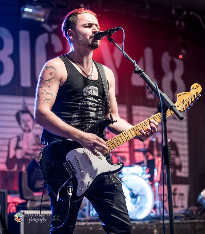 Rybičky 48 v Plzni - Kuba Ryba byl hlasově indisponován, i tak Plzeň nabili energií