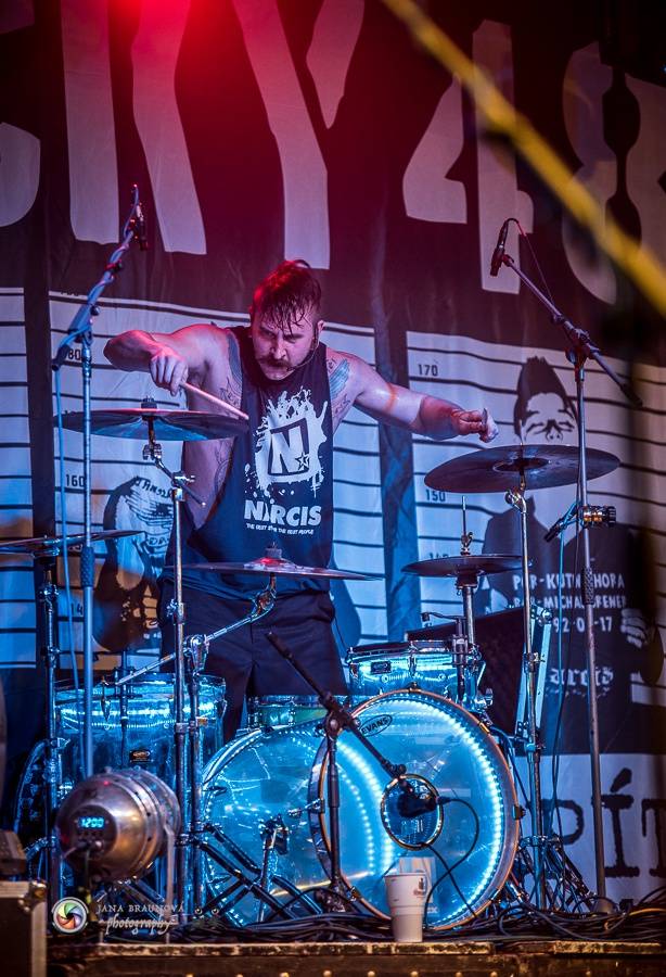 Rybičky 48 v Plzni - Kuba Ryba byl hlasově indisponován, i tak Plzeň nabili energií