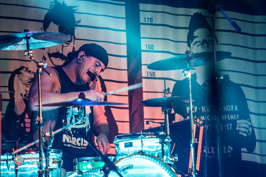 Rybičky 48 v Plzni - Kuba Ryba byl hlasově indisponován, i tak Plzeň nabili energií