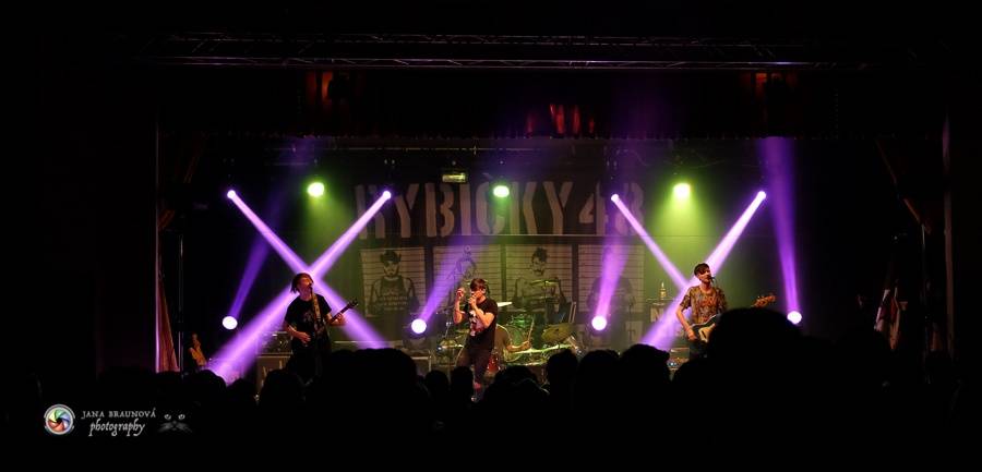 Rybičky 48 v Plzni - Kuba Ryba byl hlasově indisponován, i tak Plzeň nabili energií