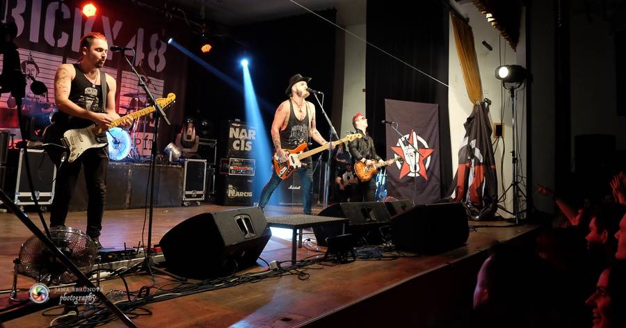 Rybičky 48 v Plzni - Kuba Ryba byl hlasově indisponován, i tak Plzeň nabili energií