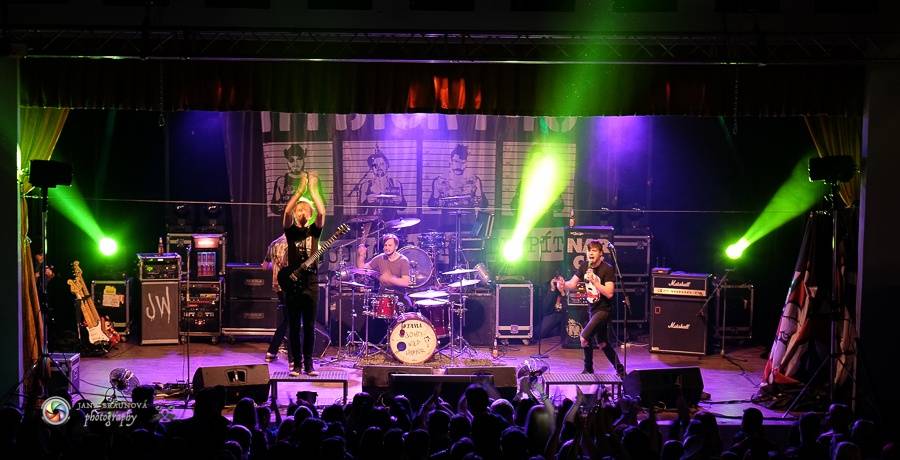 Rybičky 48 v Plzni - Kuba Ryba byl hlasově indisponován, i tak Plzeň nabili energií