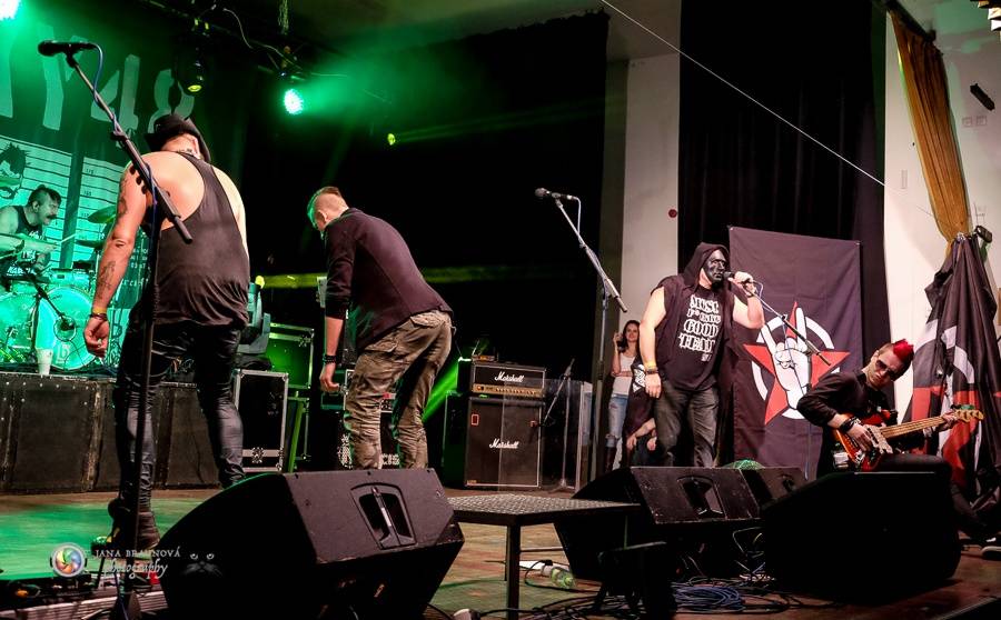 Rybičky 48 v Plzni - Kuba Ryba byl hlasově indisponován, i tak Plzeň nabili energií