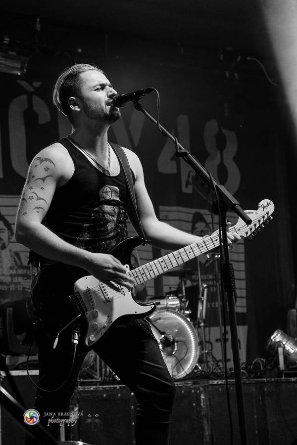 Rybičky 48 v Plzni - Kuba Ryba byl hlasově indisponován, i tak Plzeň nabili energií