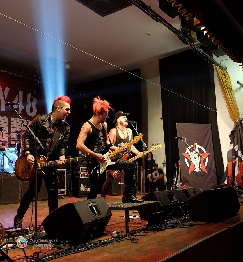 Rybičky 48 v Plzni - Kuba Ryba byl hlasově indisponován, i tak Plzeň nabili energií