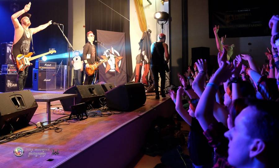 Rybičky 48 v Plzni - Kuba Ryba byl hlasově indisponován, i tak Plzeň nabili energií