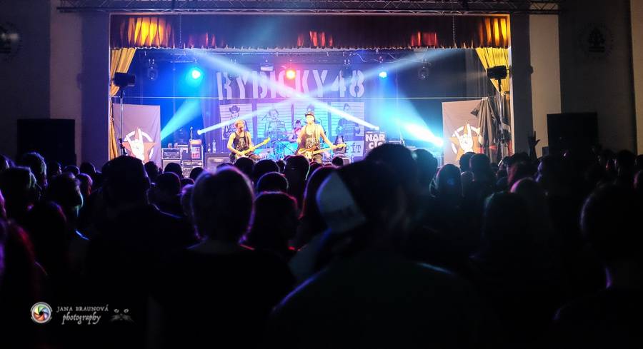 Rybičky 48 v Plzni - Kuba Ryba byl hlasově indisponován, i tak Plzeň nabili energií