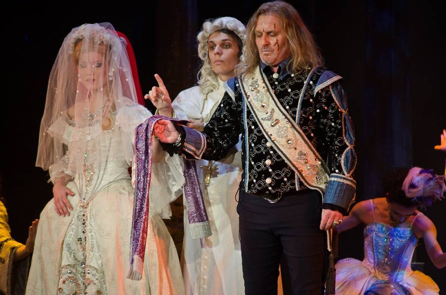 Angelika se vrátila v novém kabátě: Josef Vojtek a Michaela Gemrotová v hlavních rolích zaplnili divadlo Broadway