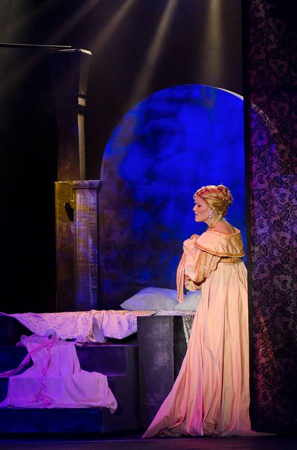 Angelika se vrátila v novém kabátě: Josef Vojtek a Michaela Gemrotová v hlavních rolích zaplnili divadlo Broadway