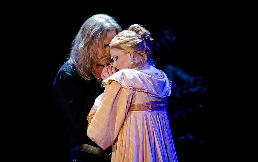 Angelika se vrátila v novém kabátě: Josef Vojtek a Michaela Gemrotová v hlavních rolích zaplnili divadlo Broadway